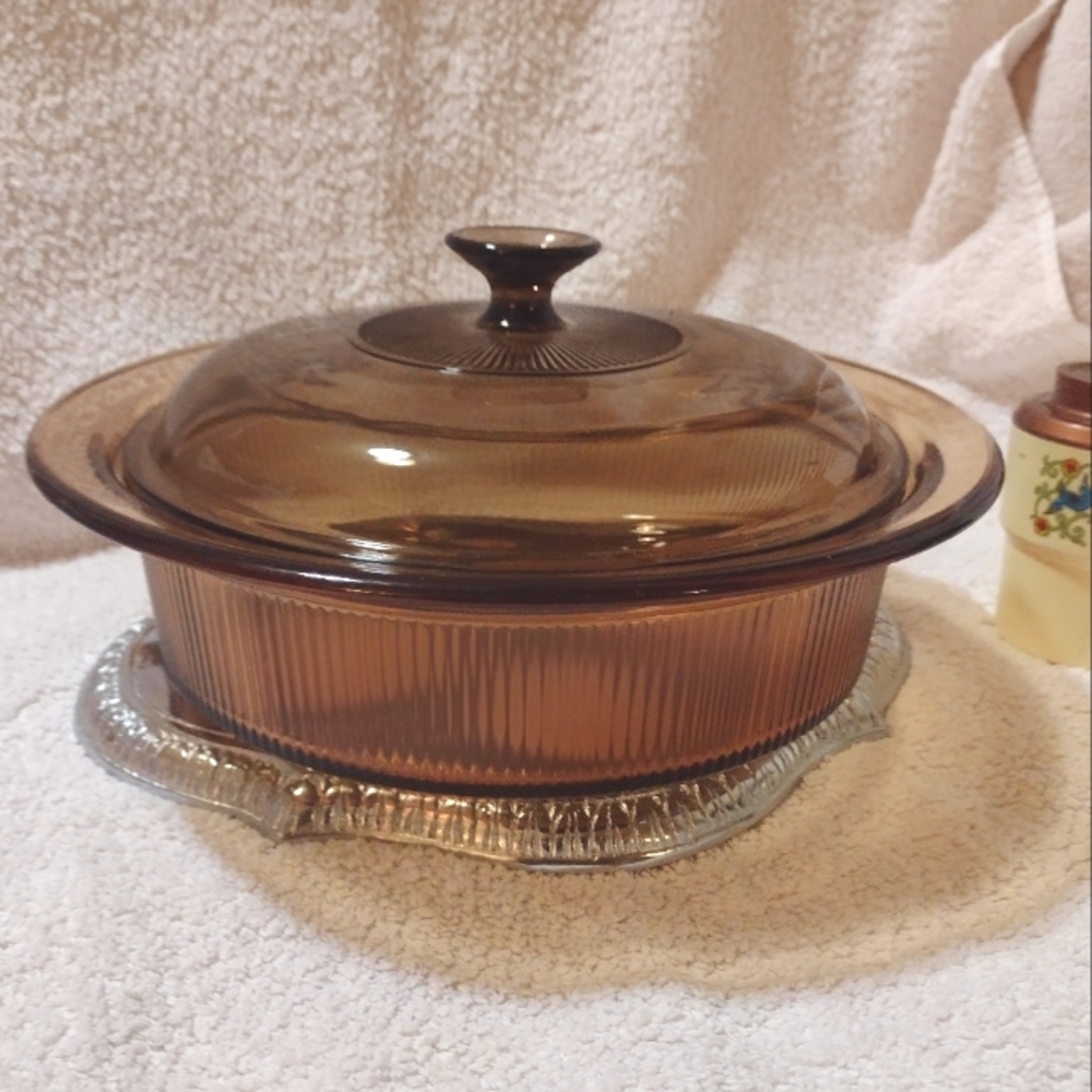 Vintage CorningWare VISIONS 2-Qt Covered Casserole, Round, Amber Color